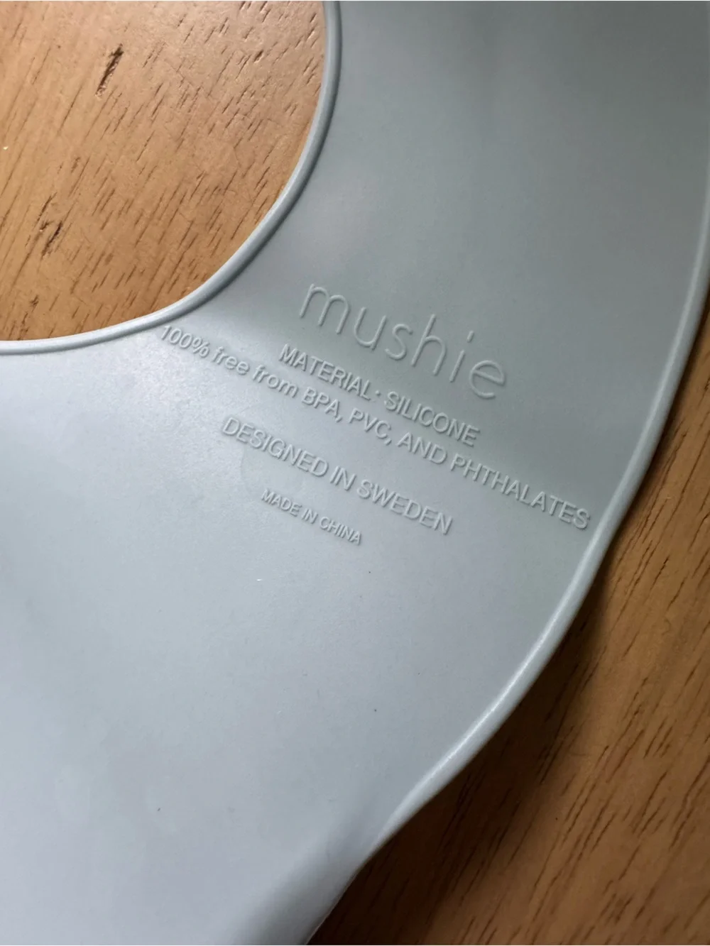 Mushie Silicone Bib (White Daisy)